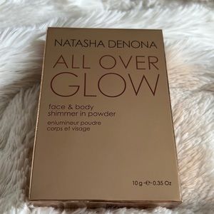 Natasha Denona All Over Glow in the color Light